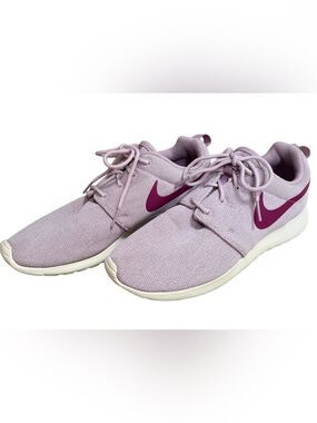 The Nike Roshe One Women's Shoe size 9; Plum Chalk/True Berry/Light Cream